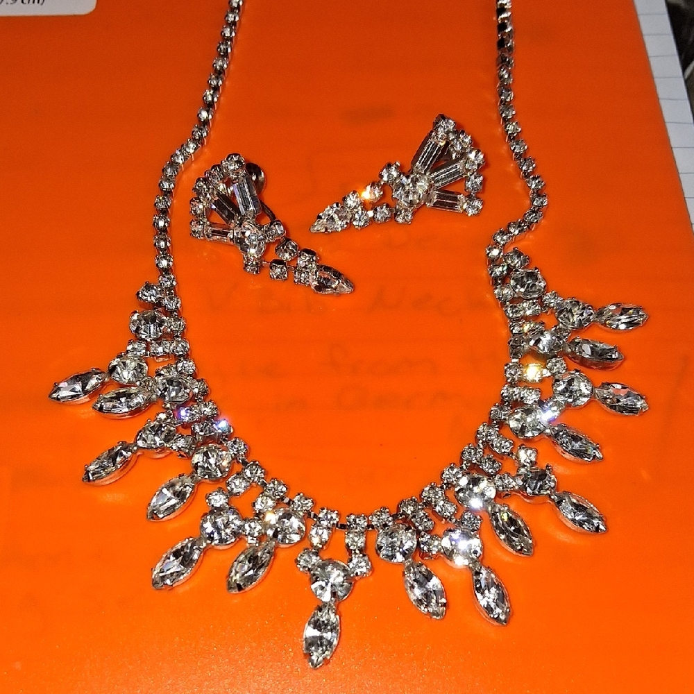 Elegant Silver Necklace and Earring Set